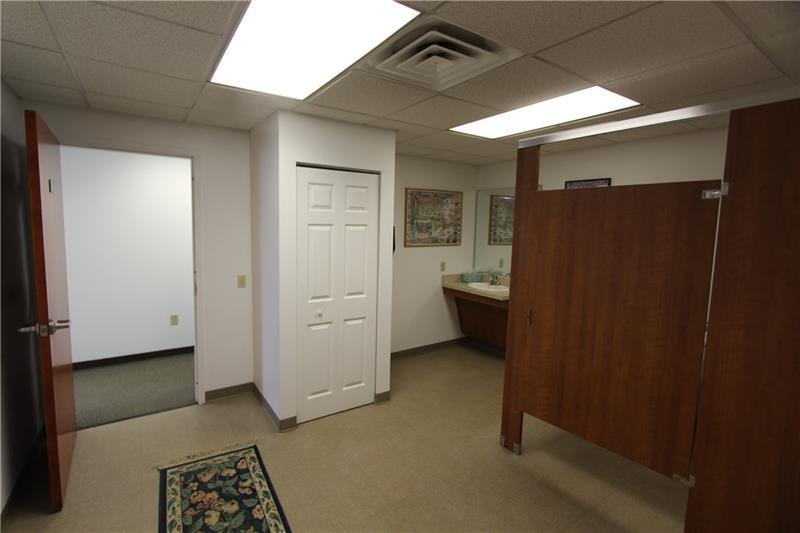 6 Commerce Photo 10