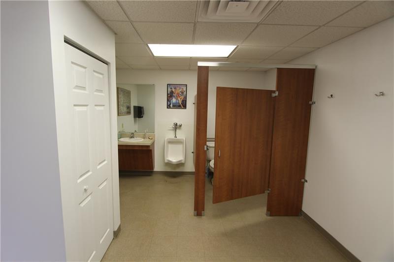 6 Commerce Photo 11