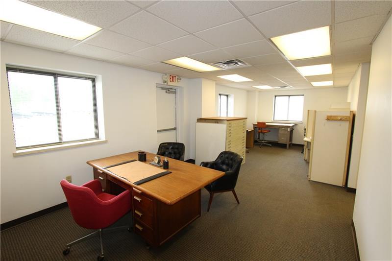 6 Commerce Photo 12