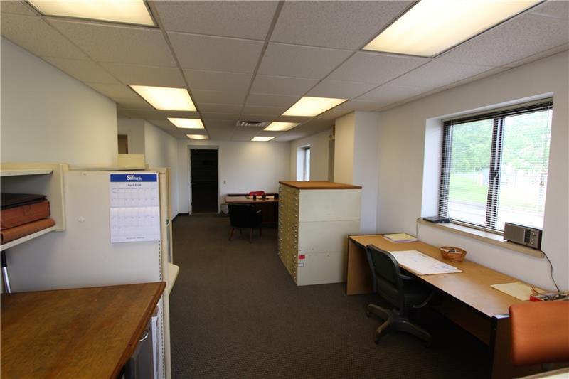 6 Commerce Photo 13