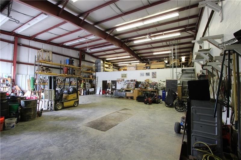 6 Commerce Photo 15