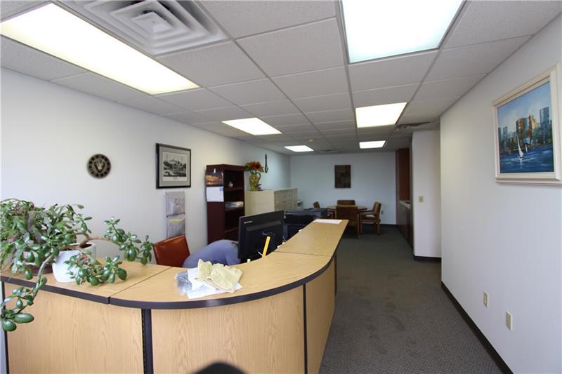 6 Commerce Photo 2