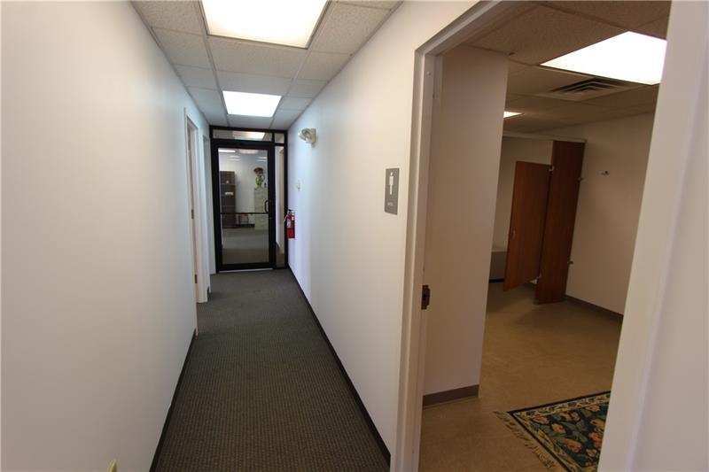 6 Commerce Photo 9