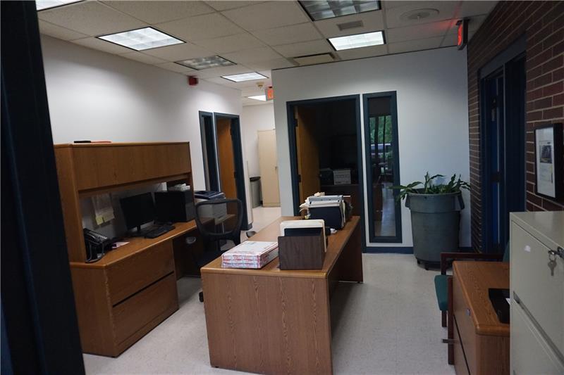 200 Parkwest Dr Photo 2