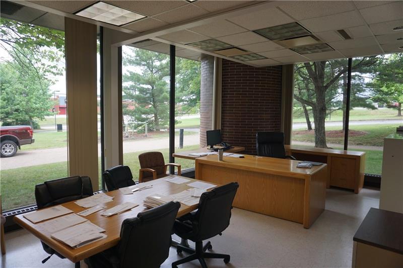 200 Parkwest Dr Photo 3